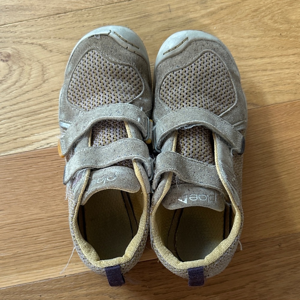 PLAE Kids Tan and Gray Sneakers